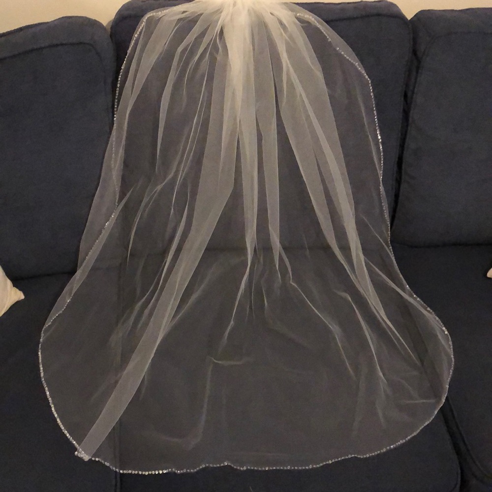 Wedding Fingertip ivory veil with detailing.